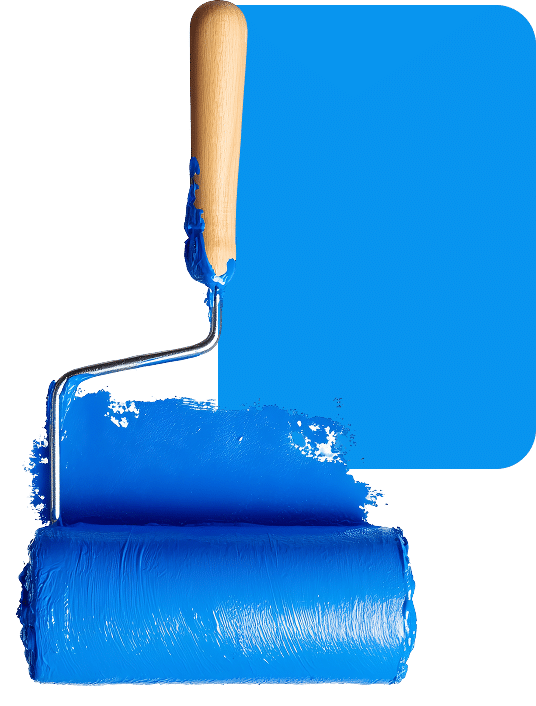 Rouleau de peinture en bois appliquant une couche de peinture bleue vive et saturée. La couleur s'étale en une bande fraîche et lisse.